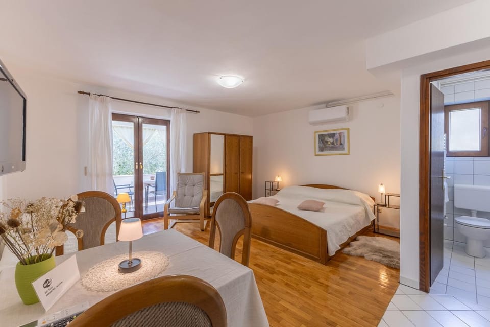 TV and multimedia, Bedroom, air conditioner