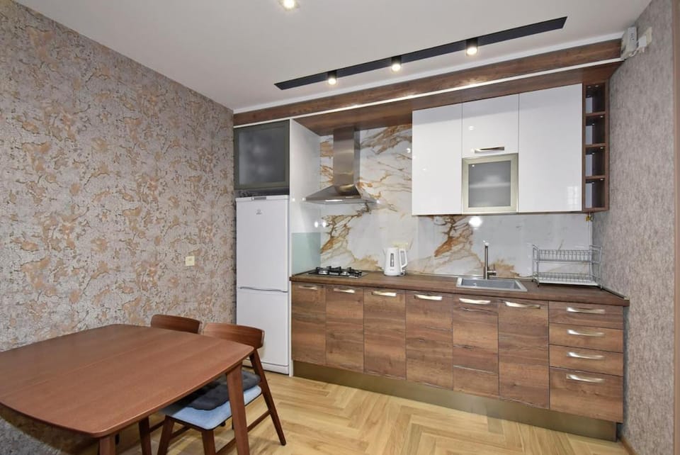 Kitchen or kitchenette, Dining area, stove