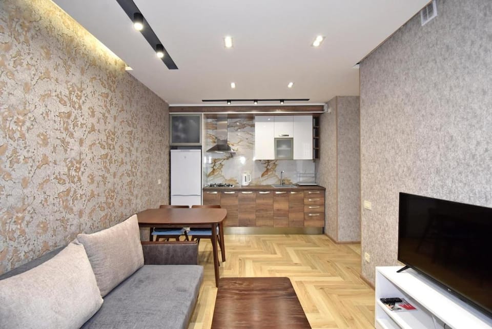 TV and multimedia, Kitchen or kitchenette, Living room, Seating area, Dining area