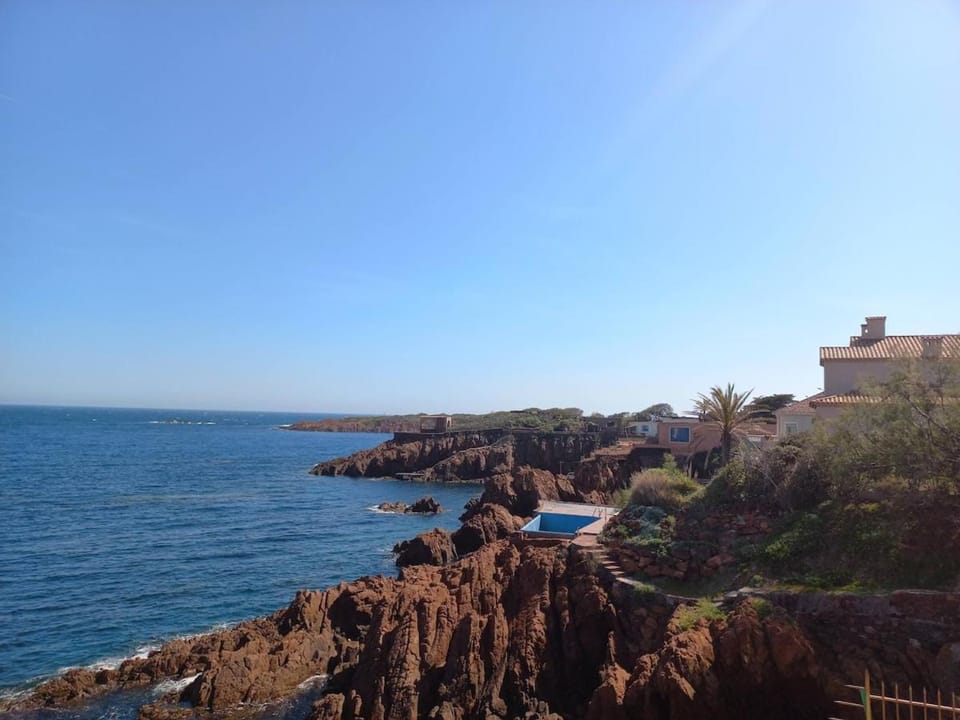 Magnifique appartement sur l'eau Anthéor Apartment in Saint-Raphael