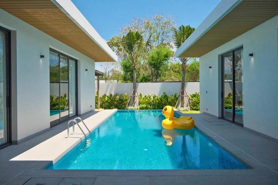 Modern Luxury 4BR Pool Villa by the Sea E5 Villa in Chalong