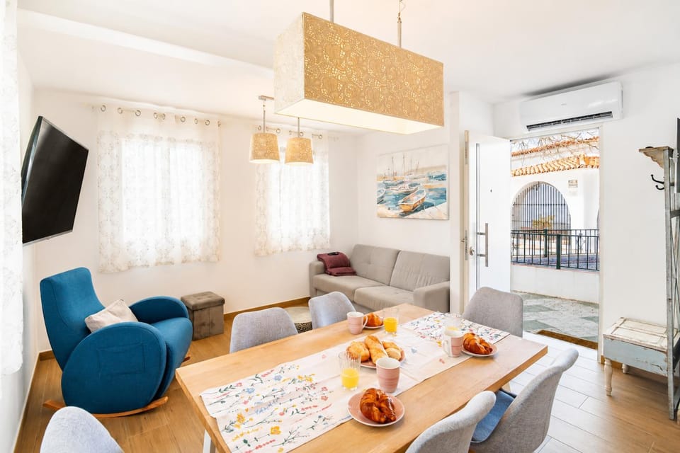 Communal lounge/ TV room, Living room