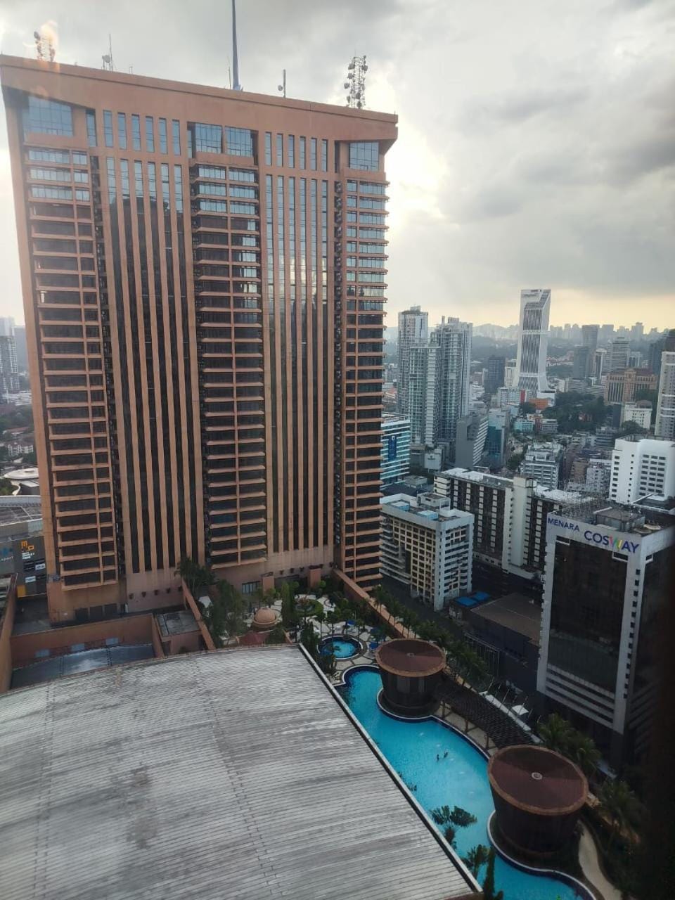 Property building, Day, Bird's eye view, City view, Pool view, Swimming pool