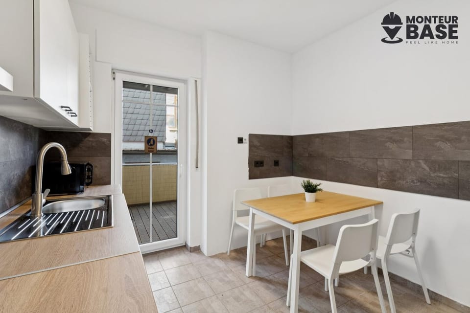 Kitchen or kitchenette, Seating area, Dining area