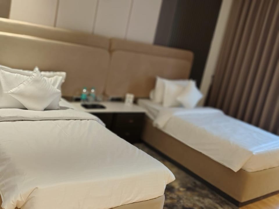 Hotel Luxe Manor Hotel in Chandigarh