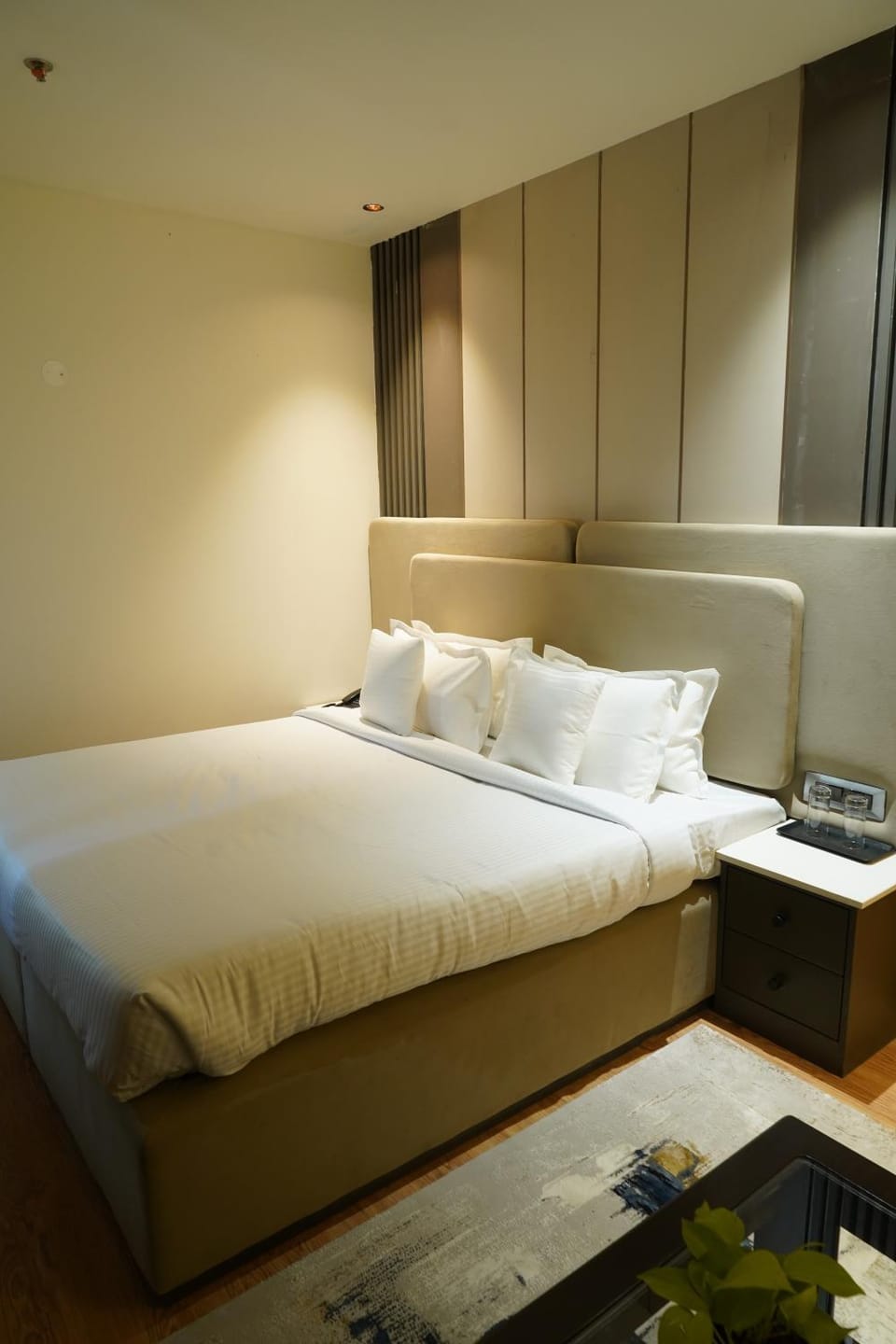 Photo of the whole room, Bedroom