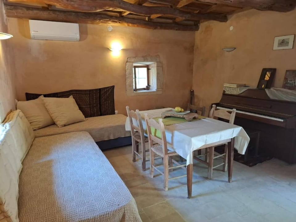 Bed, Seating area, Dining area, Bedroom
