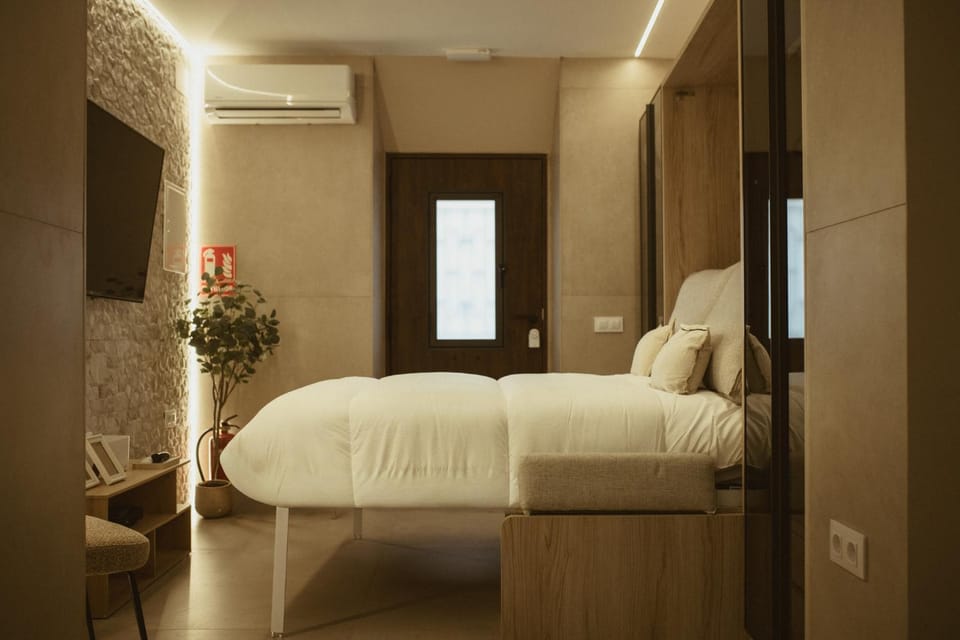 Bed, Bedroom, air conditioner