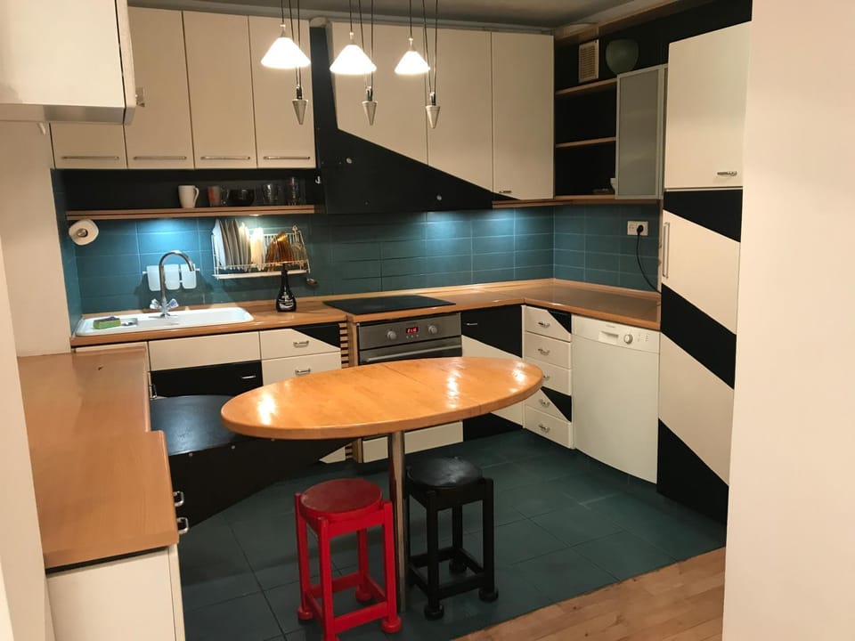 Kitchen or kitchenette, Dining area, oven, stove