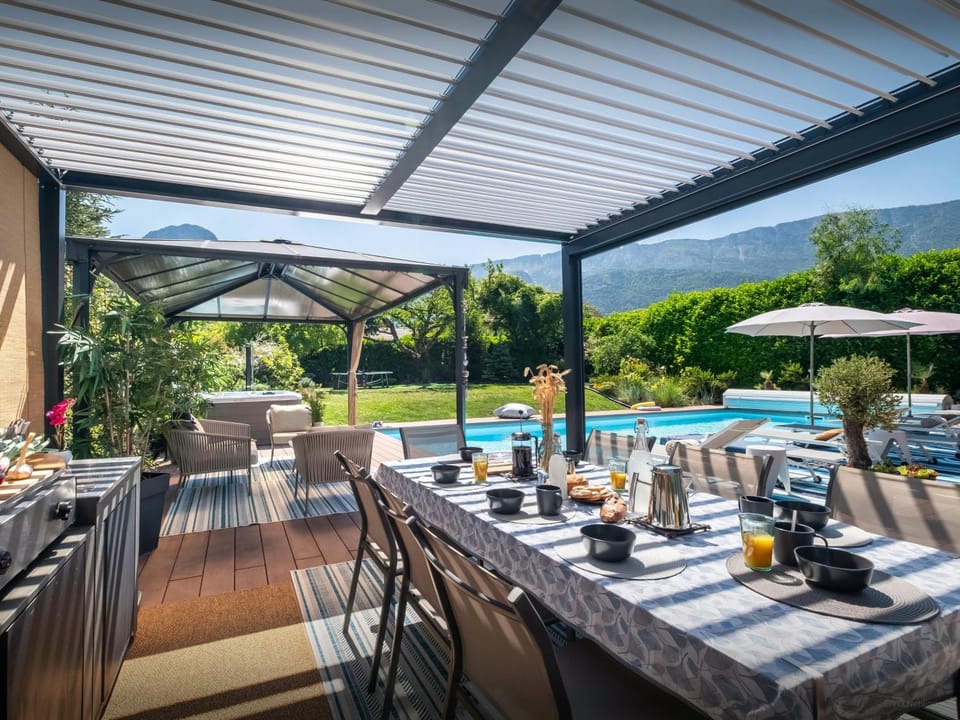 Day, Natural landscape, View (from property/room), Mountain view, Swimming pool, kitchen