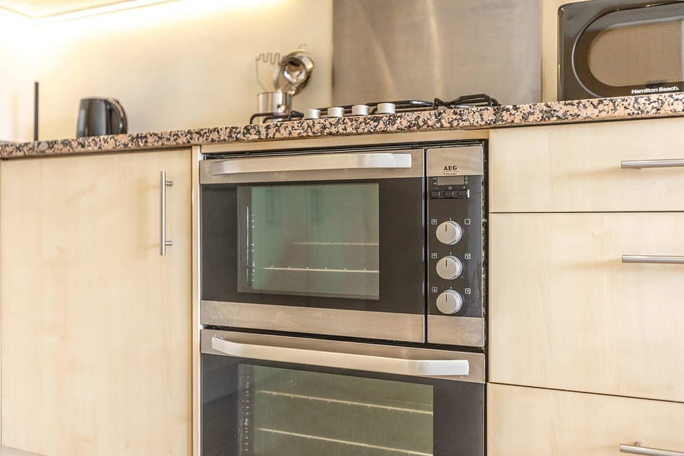 Kitchen or kitchenette, oven