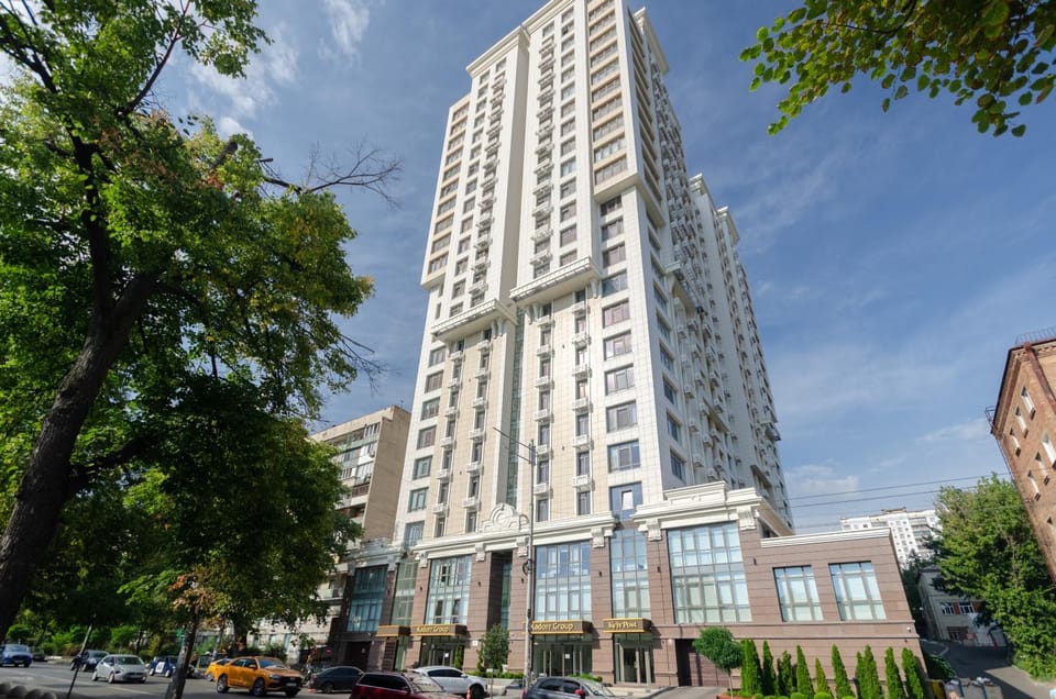 10 МММ ККК Ж38 вулиця Жилянська, 68 Apartment in Kiev City - Kyiv