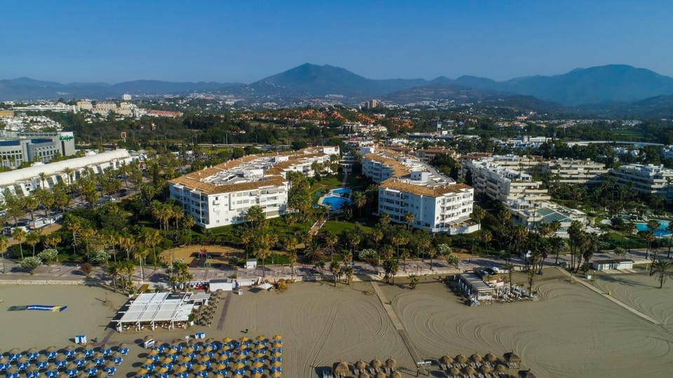 Property building, Nearby landmark, Day, Neighbourhood, Natural landscape, Bird's eye view, Beach, Location