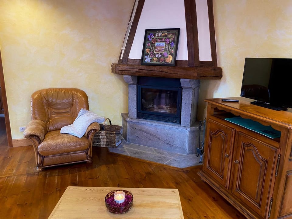 Communal lounge/ TV room, TV and multimedia, Living room