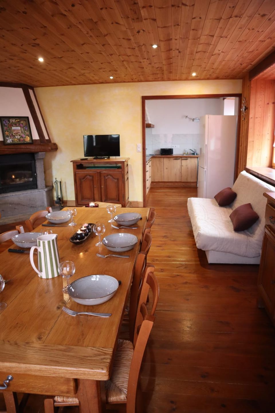 Communal lounge/ TV room, TV and multimedia, Living room, Seating area, Dining area
