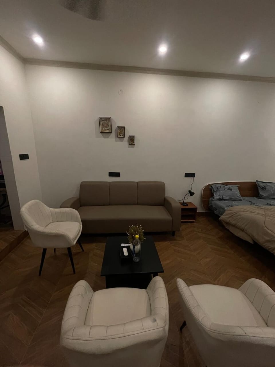 Studio Apartment-1Rk Private flat by FRNDS living Apartment in Noida