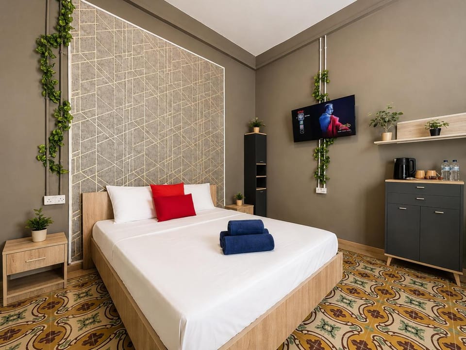 Bed, TV and multimedia, Photo of the whole room, Bedroom, towels