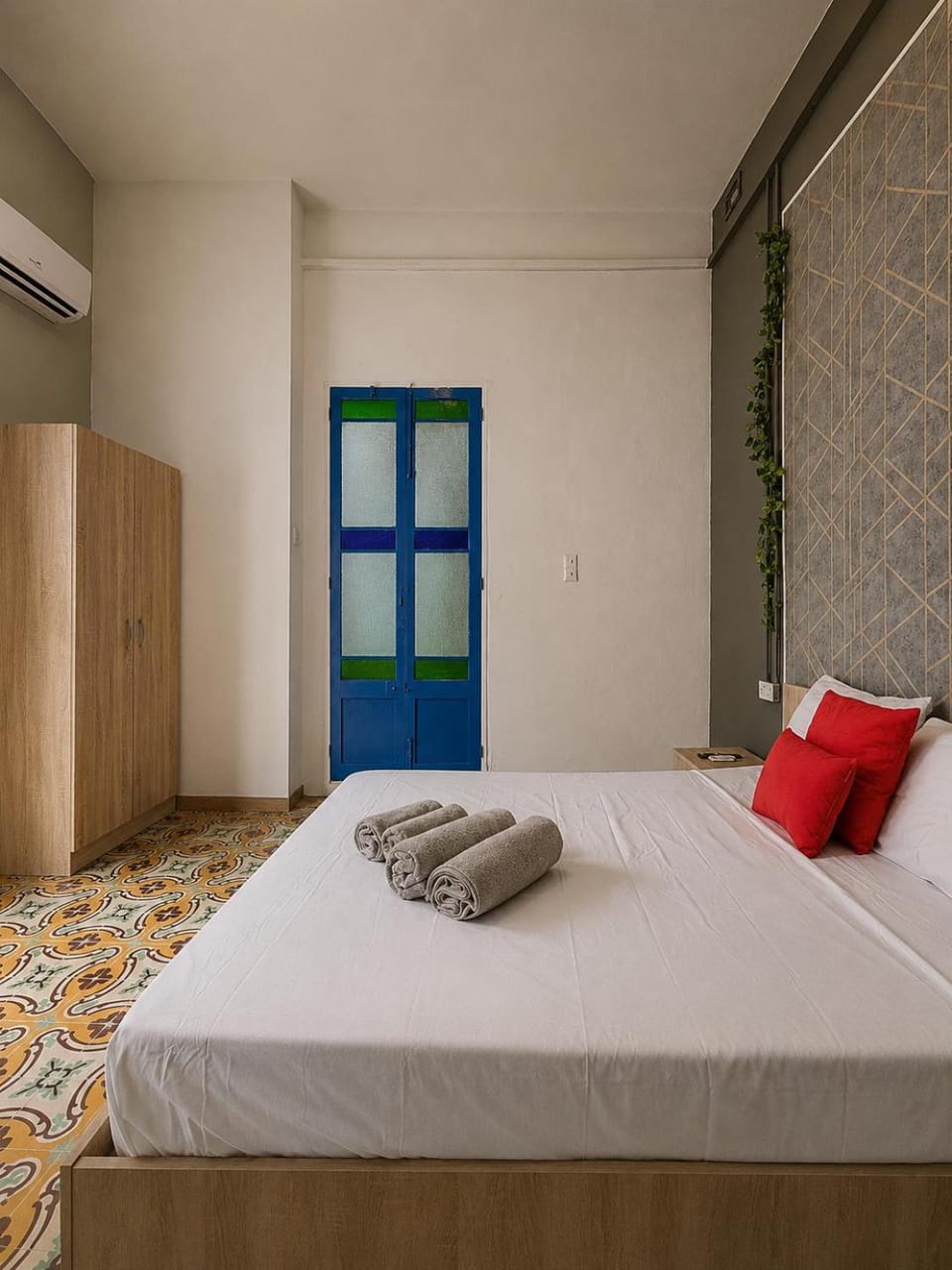 Bed, Photo of the whole room, Bedroom, towels, wardrobe, air conditioner
