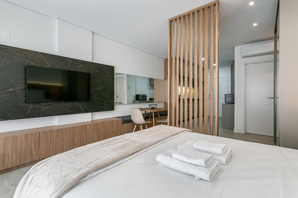 TV and multimedia, Photo of the whole room, Bedroom, towels