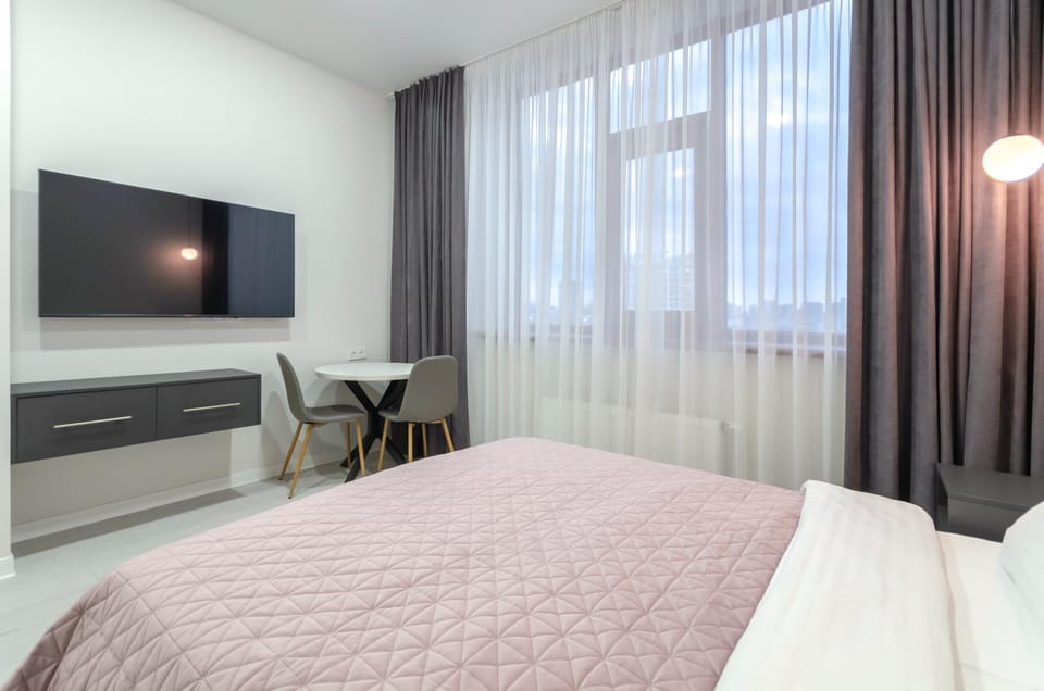 Bed, TV and multimedia, heating