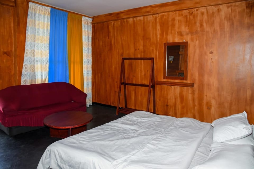 Shiny cot resort Hotel in Nuwara Eliya