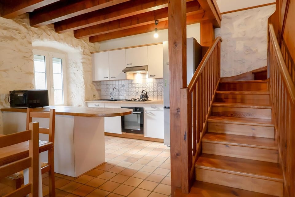 Kitchen or kitchenette, Dining area, dishwasher, stove