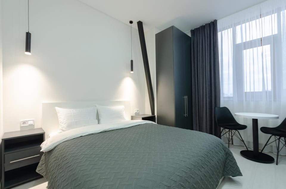 Bed, Dining area, wardrobe