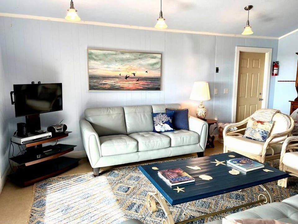 Peaceful Cottage with Incredible Water Views on Little Gasparilla Island for a Quiet Escape by the Beach in Florida House in Little Gasparilla