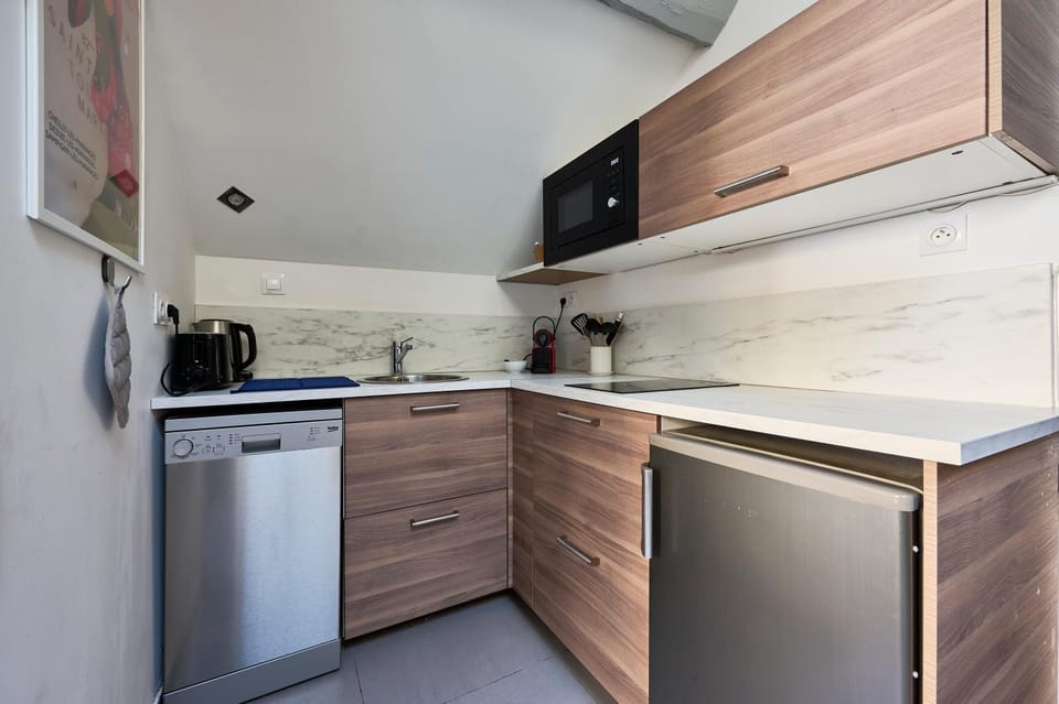 Kitchen or kitchenette