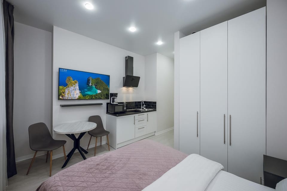 Bed, TV and multimedia, microwave, wardrobe
