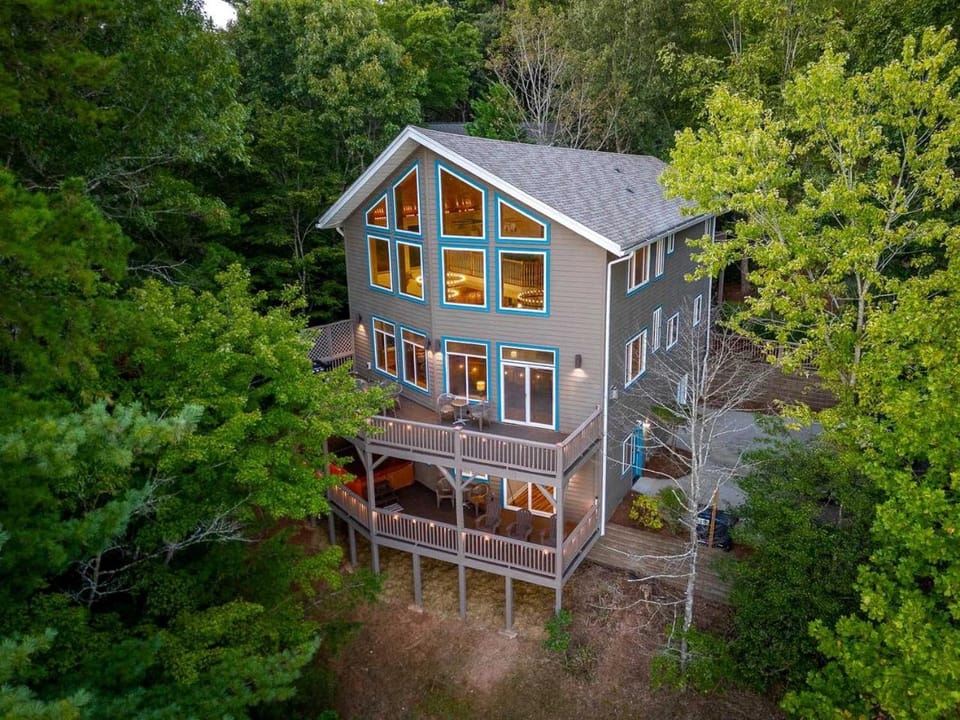 Luxury Mountain Retreat with Hot Tub, Game Room, and Two Scenic Decks in Helen, Georgia House in Helen