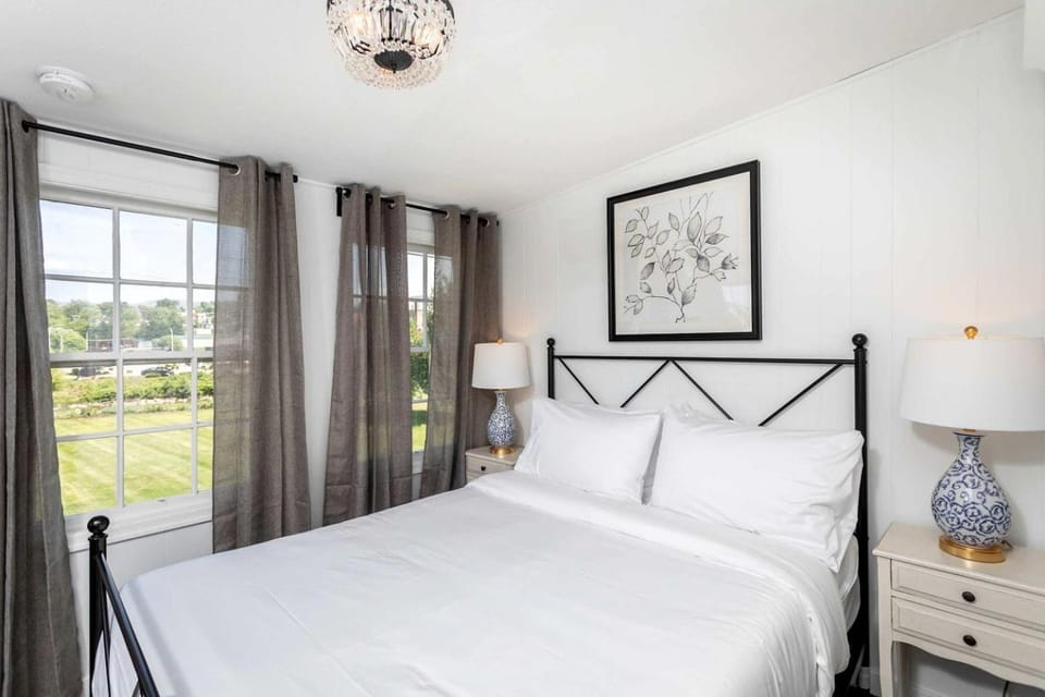 Romantic Mountain Vacation Rentals with Garden Views near Shenandoah National Park Virginia House in Luray