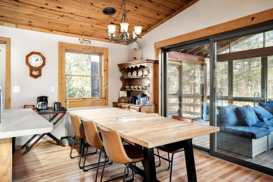 Mountain River Cabin with Hot Tub, Fire Pit and Kayaks for Your Fun Family Getaway in the Mountains of Great Cacapon, WV Cabin in Shenandoah Valley