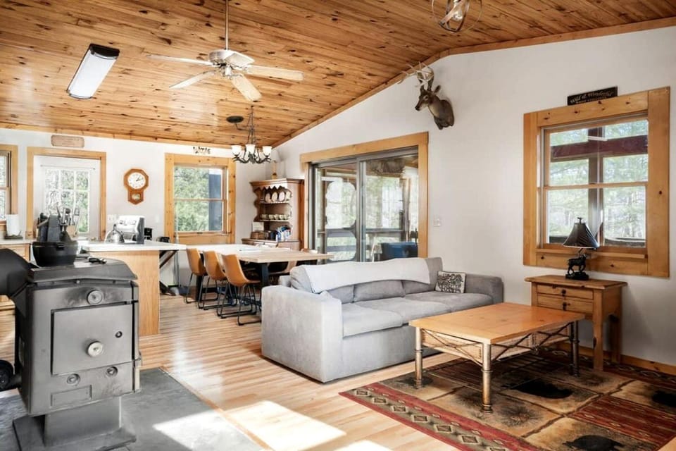 Mountain River Cabin with Hot Tub, Fire Pit and Kayaks for Your Fun Family Getaway in the Mountains of Great Cacapon, WV Cabin in Shenandoah Valley