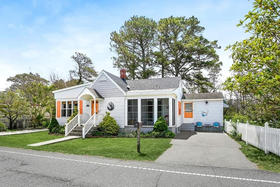 Creekside Cottage with Sunroom and Fire Pit - with Plenty of Outdoor Space Near Assateague Island in Chincoteague, VA House in Chincoteague Island