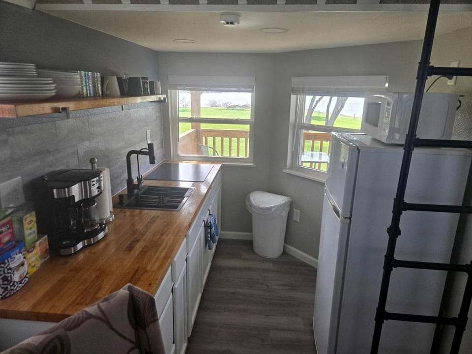 Cozy Lakefront Cabin with Private Beach Access Near Little Elm Beach, Little Elm TX Cabin in Little Elm