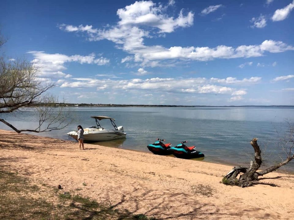 Escape to a Scenic Lakeview Cabin Near Waterfalls, Vineyards & Starry Nights in Buchanan Dam, Texas Cabin in Lake Buchanan