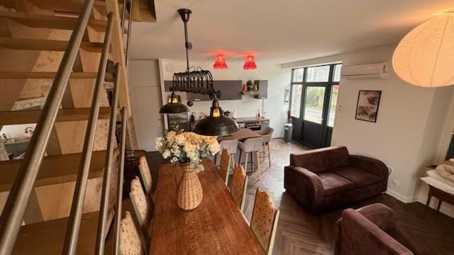 Kitchen or kitchenette, Living room, Seating area, Dining area