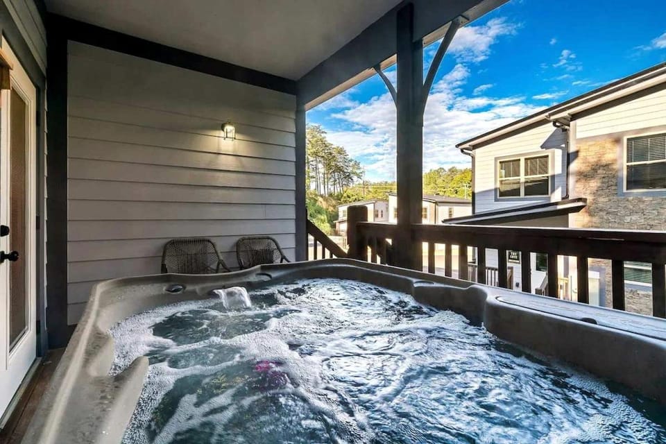 Modern Cabin Retreat with Hot Tub & Game Loft in Pigeon Force, Tennessee Cabin in Pigeon Forge