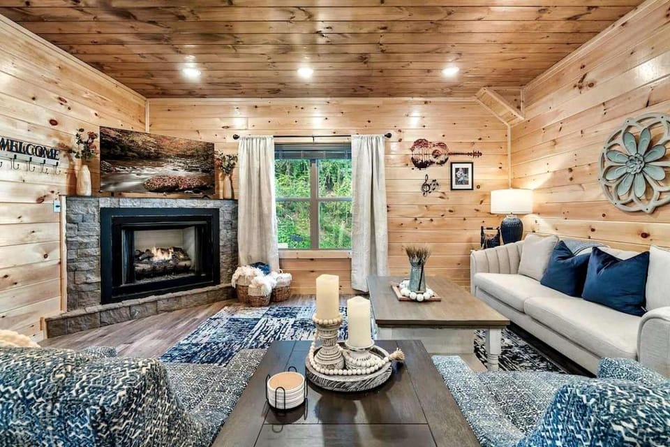 Modern Cabin Retreat with Hot Tub & Game Loft in Pigeon Force, Tennessee Cabin in Pigeon Forge