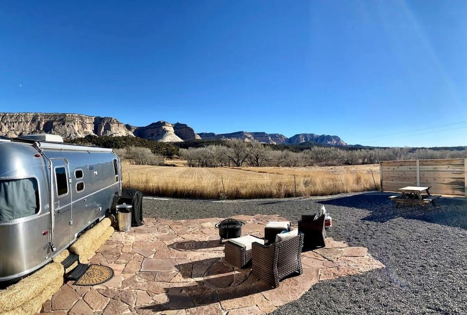 Spectacular Airstream with Fire Pit and Hot-tub in Orderville, Utah House in Orderville