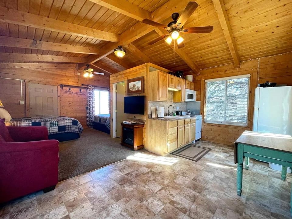 Small Group Cabin Perfect for Outdoor Activities in Mt. Carmel, Utah Cabin in Mount Carmel
