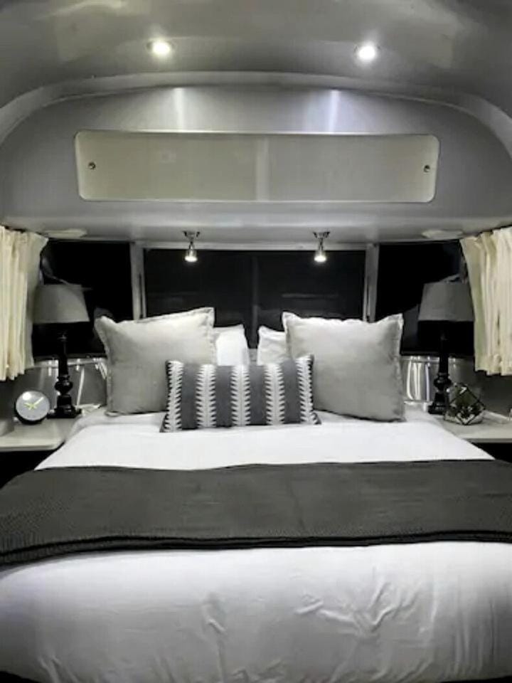 Fantastic Airstream with Fire Pit and Hot-tub in Orderville, Utah House in Orderville