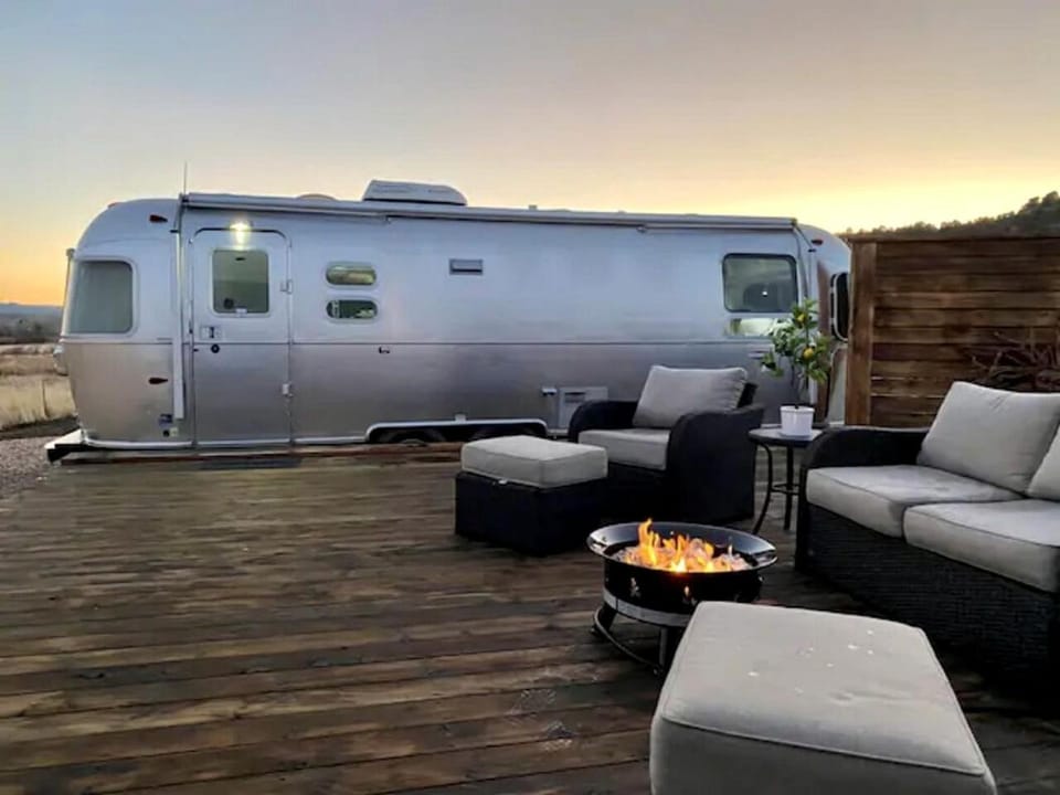 Fantastic Airstream with Fire Pit and Hot-tub in Orderville, Utah House in Orderville