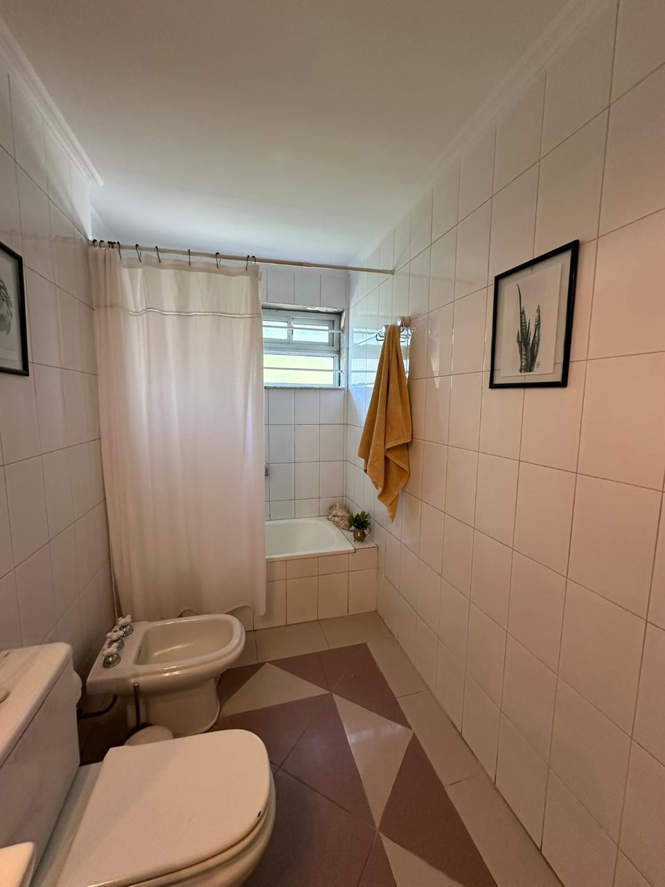 Shower, Toilet, Bathroom, bidet, towels