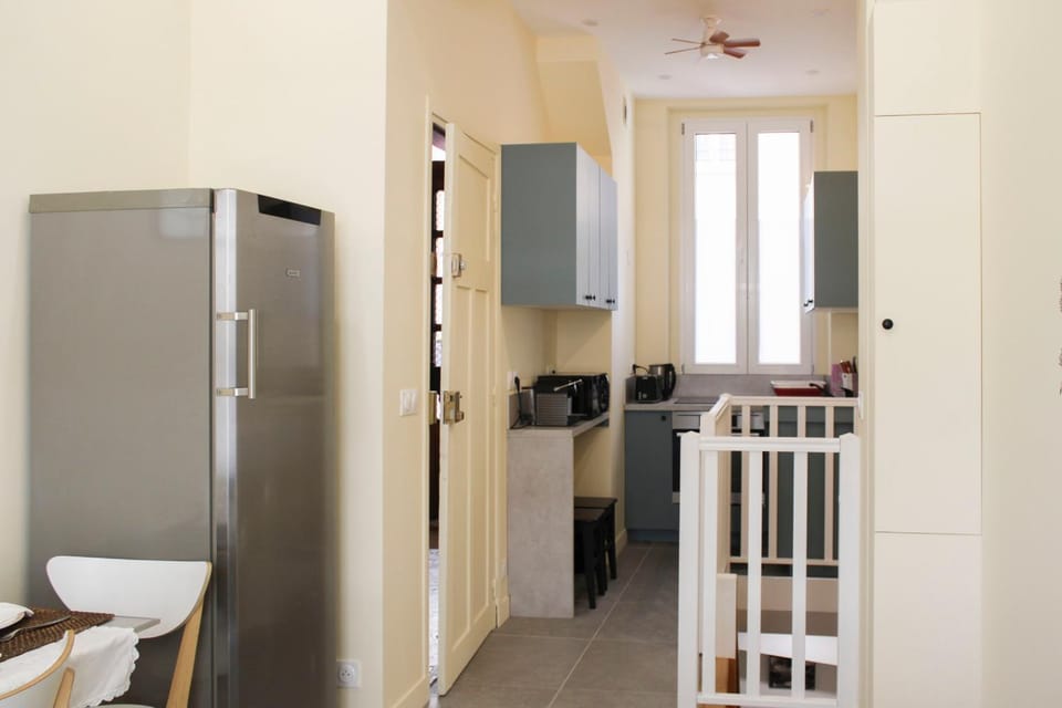 40m studio with sleeping area & Wifi Apartment in Courbevoie
