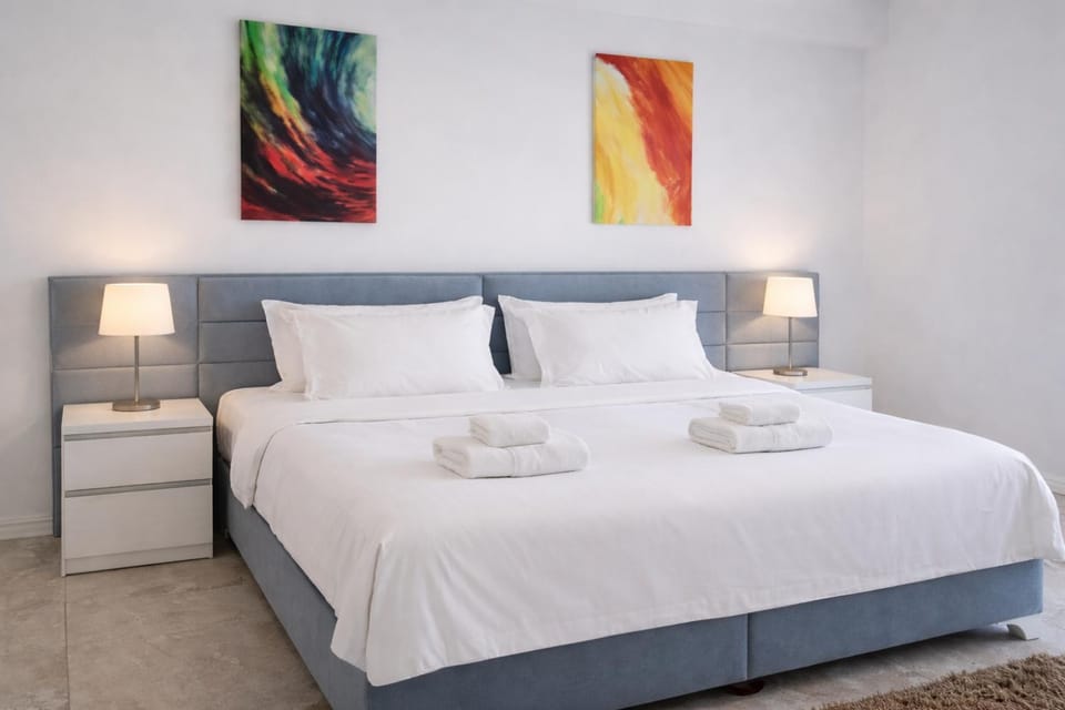 Bed, Photo of the whole room, Bedroom, Sea view, towels