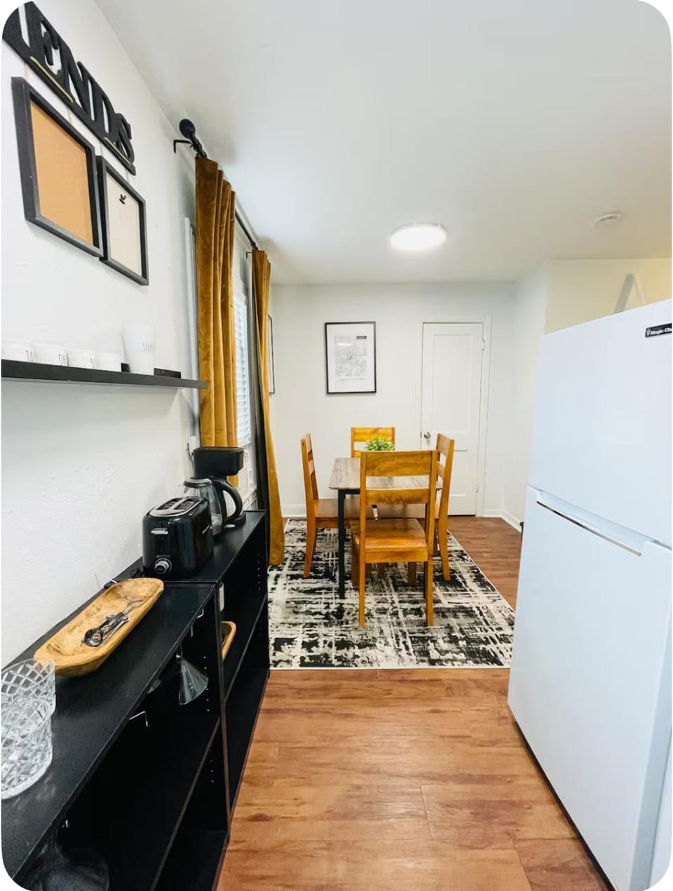 Dining area, kitchen