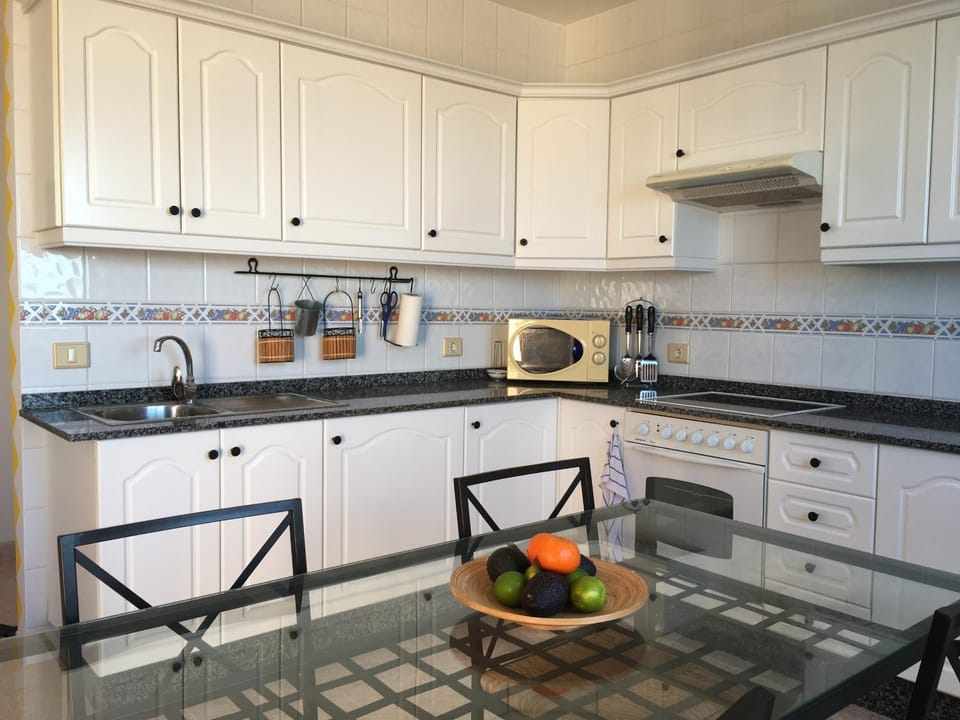 Kitchen or kitchenette, Dining area, stove