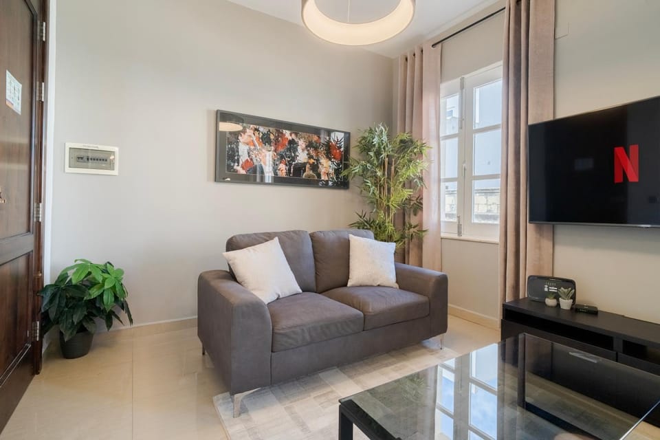 Cozy Sliema Luxury Apartment 2BD Near Sea Apartment in Sliema